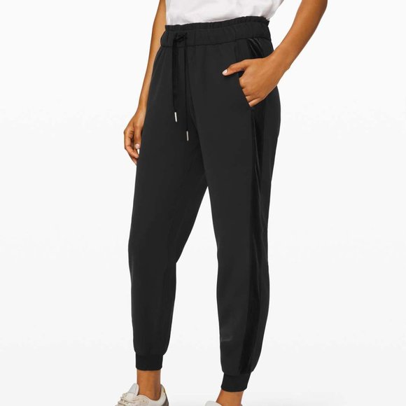 lululemon athletica Pants - Lululemon On The Fly Travel Woven Jogger Pant Black Velvet Trim Size 4